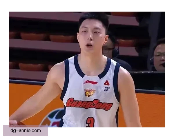 杜锋该调整了胡明轩末节爆发